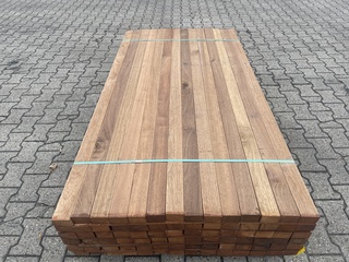 Ca. 58x Guyana Teak Regels Geschaafd, 45x68mm, lengte 275cm
